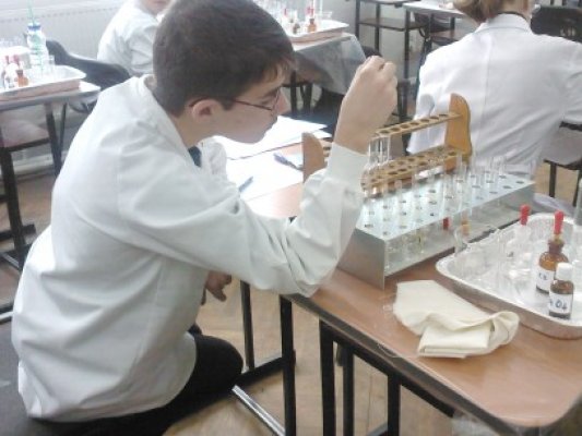 Olimpiadă de chimie, etapa judeţeană, la Colegiul Mihai Eminescu